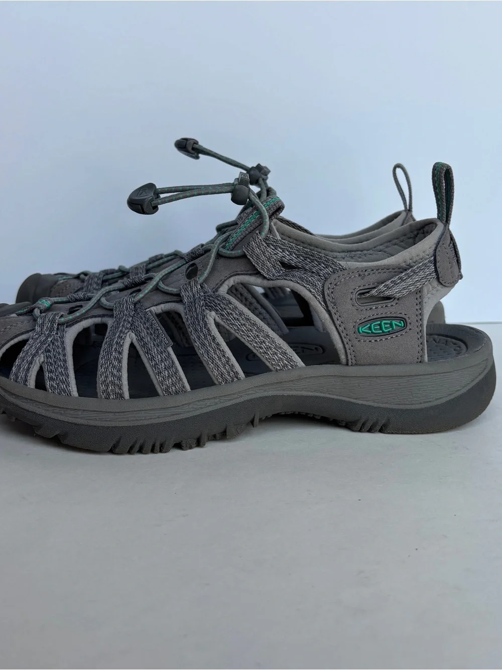 KEEN Gray Sport Sandals 8.5 Standard Drawstring Cushioned Comfort Rubber Sole